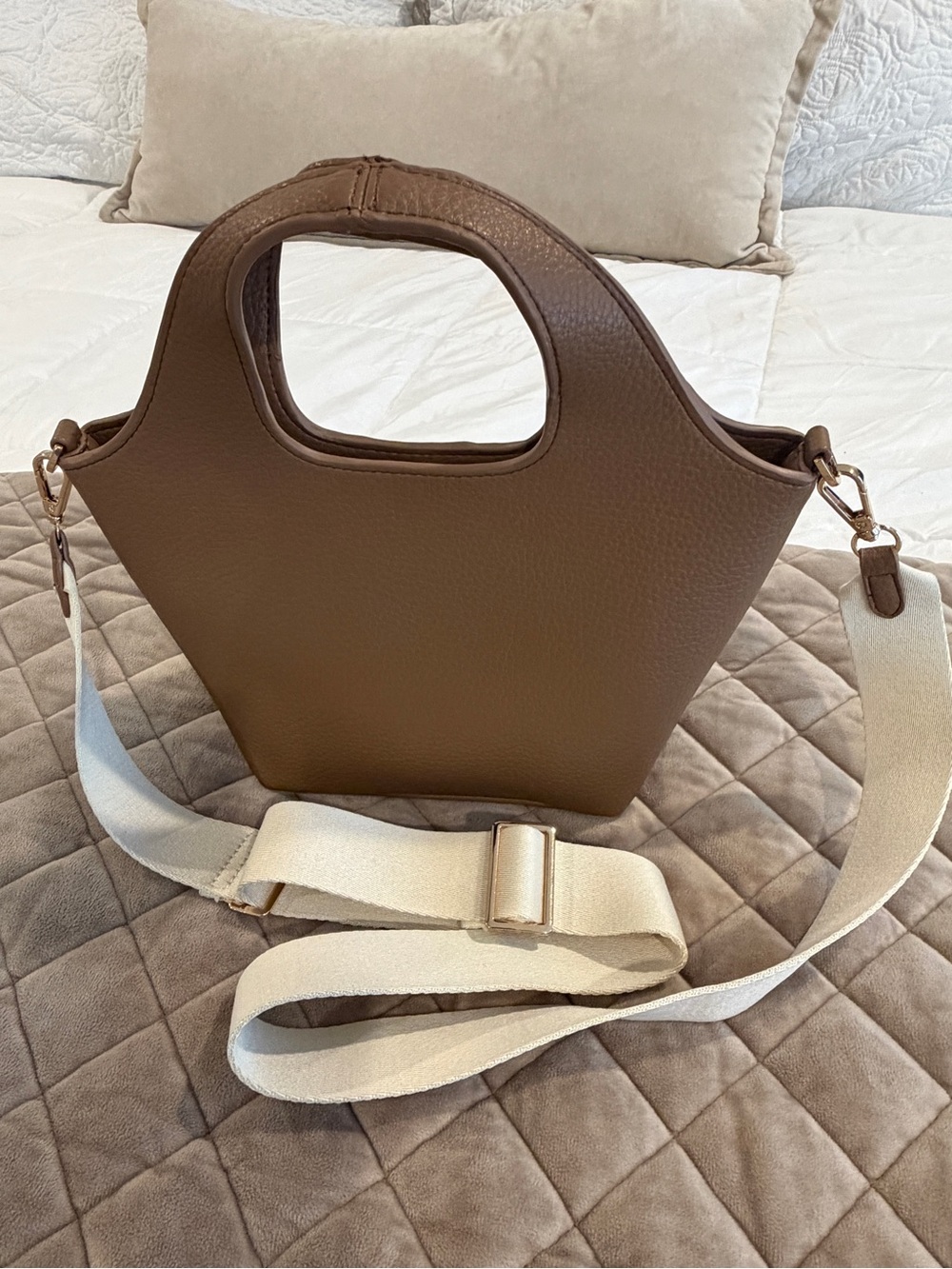 Shiraleah Brown Pebbled Crossbody with Removable Cream Strap